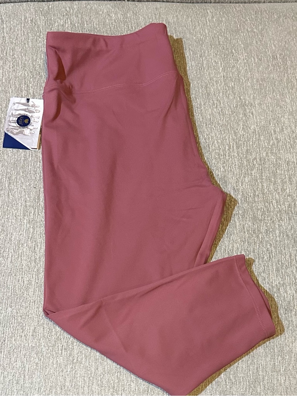 Iuga- High-Waist Athletic Capri Leggings in Dusty Rose NWT